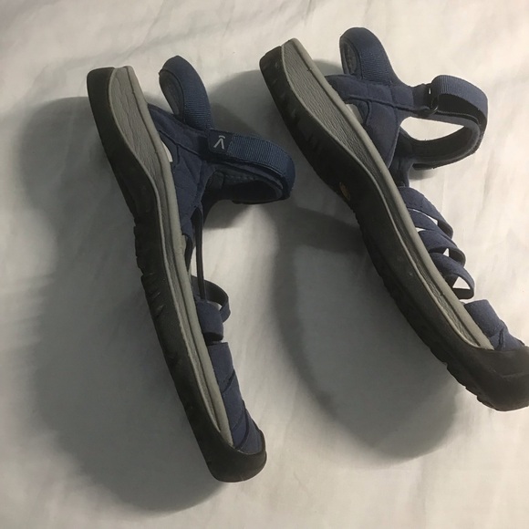 Keen Rose Sandal in Navy, Size 11 - Picture 2 of 9